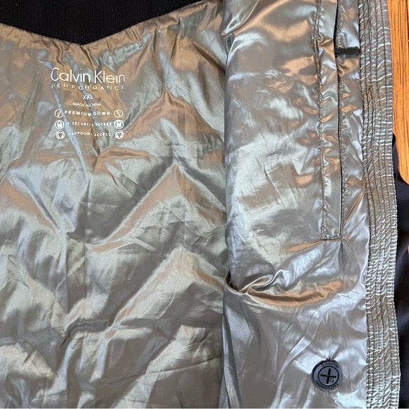 Calvin Klein Performance Down Quilted Women’s Vest (size XXL) - Picture 5 of 8